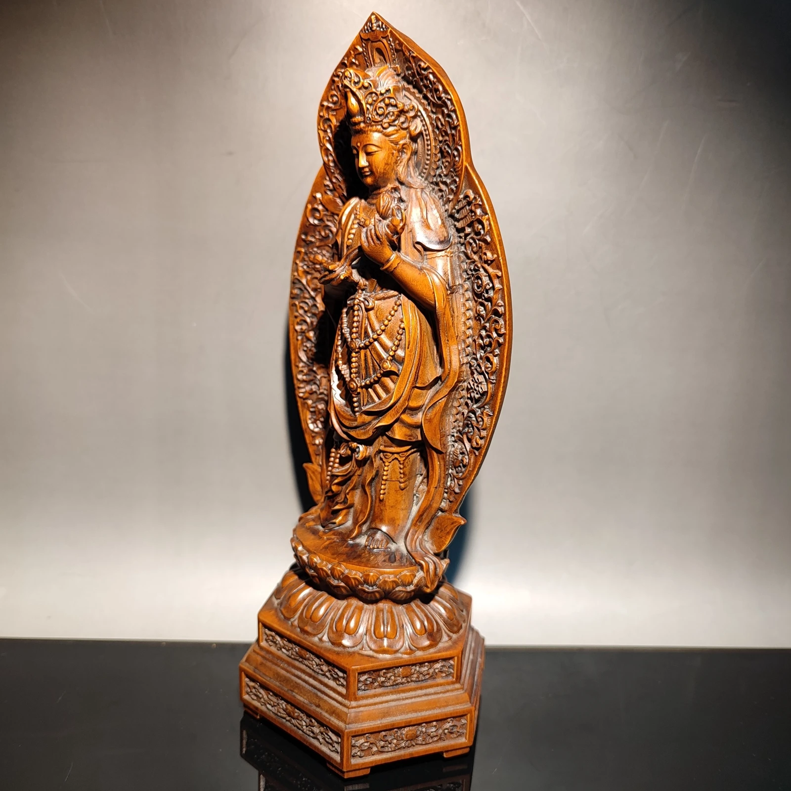 wooden statue carving decor sculpture Guanyin holding lotus Kwan-yin bodhisattva souvenir amusing