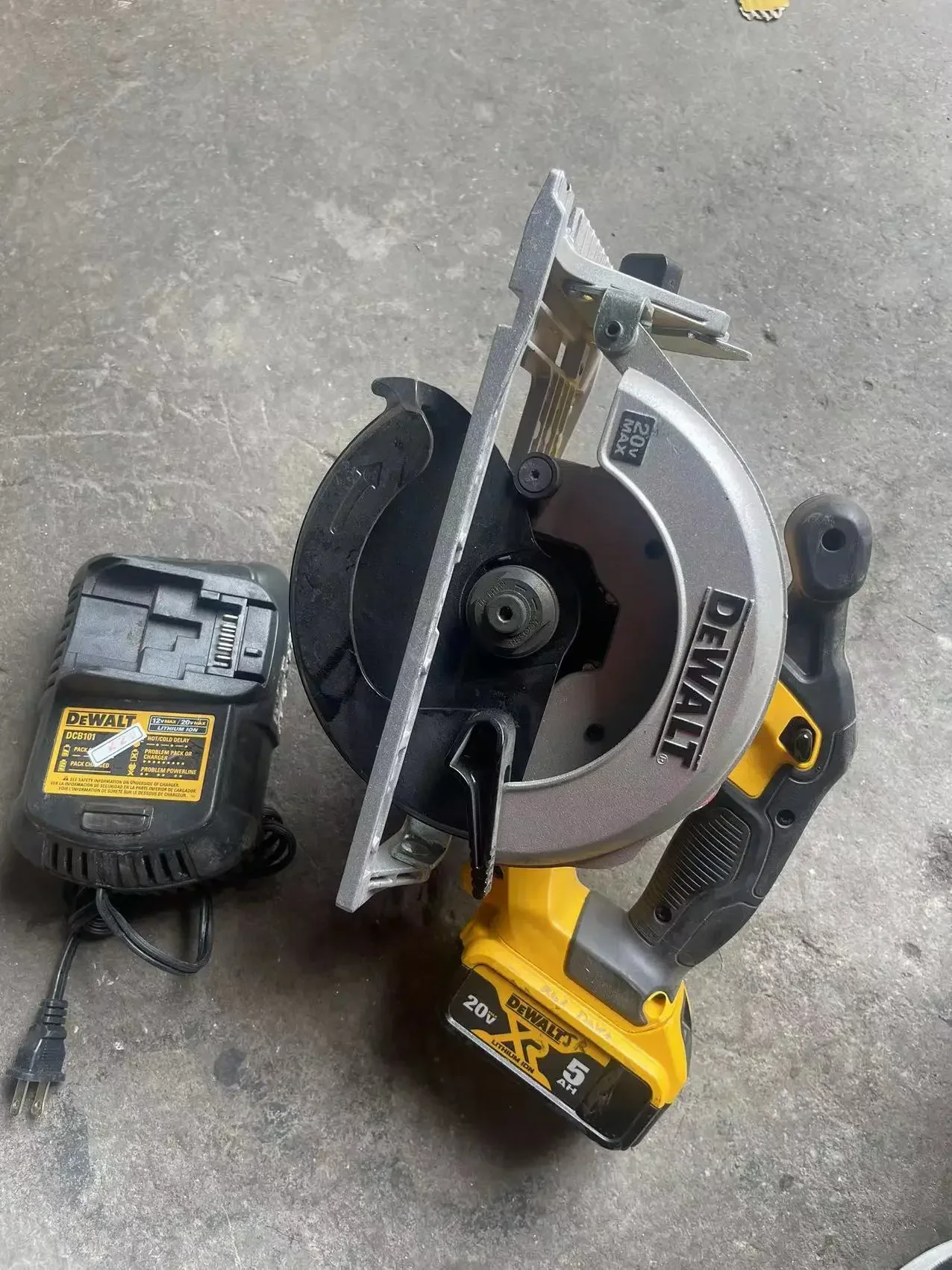 DeWalt DCS391N 18v  Li-ion Cordless 165mm Circular Saw ,USED,SECOND HAND ,WITH BATTERY AND CHARGER