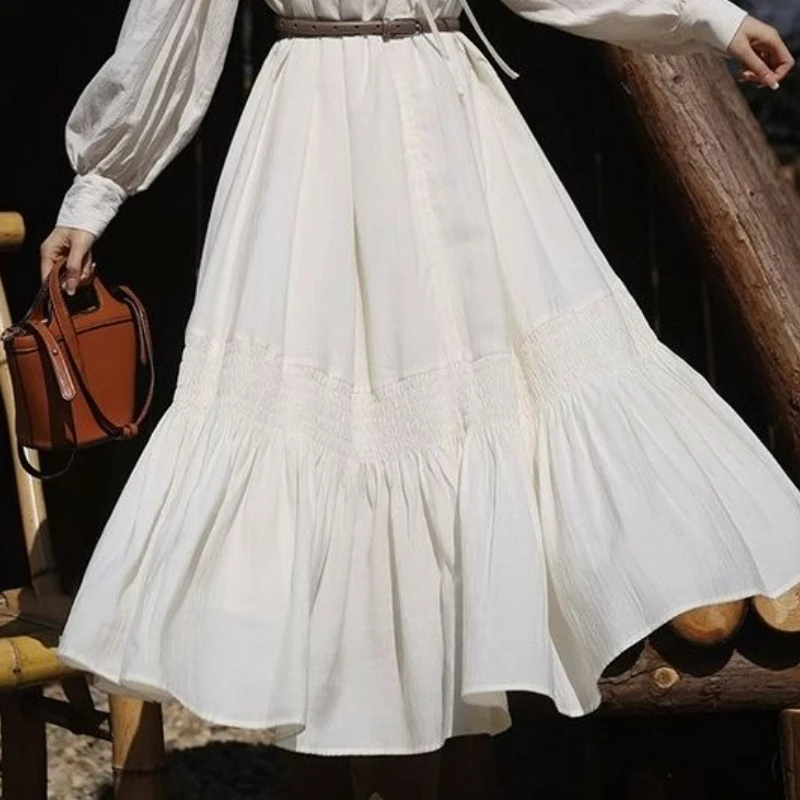 Sukienka Babydoll z długim rękawem, sznurowana, z dekoltem w serek, biała, długa, z temperamentem, nowa kolekcja wiosna-jesień 2025, Design Sense.