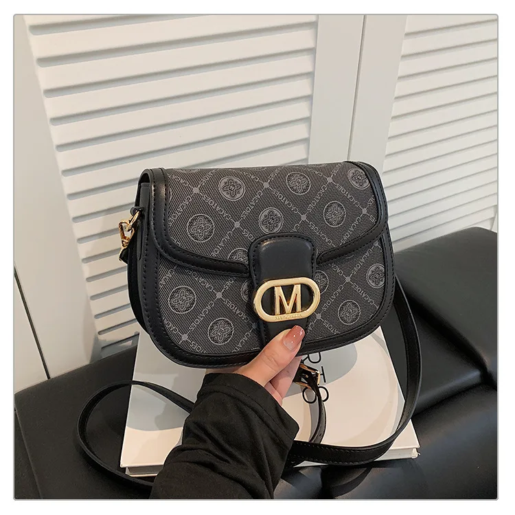 

2025 Floral Saddle Bag, Niche Shoulder Purse for Women, Vintage Crossbody Tote, Minimalist Day-to-Night Bag, Textured Sling Bag