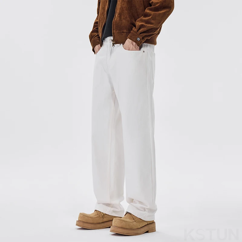 กางเกงยีนส์ผู้ชาย KSTUN ผ้าฝ้าย 100% สีเบจ ทรงหลวม ยืดได้ ทรงตรง สไตล์ลำลอง กางเกงเดนิม สตรีทแวร์ ขากว้าง ไซส์ใหญ่ ใส่สบาย