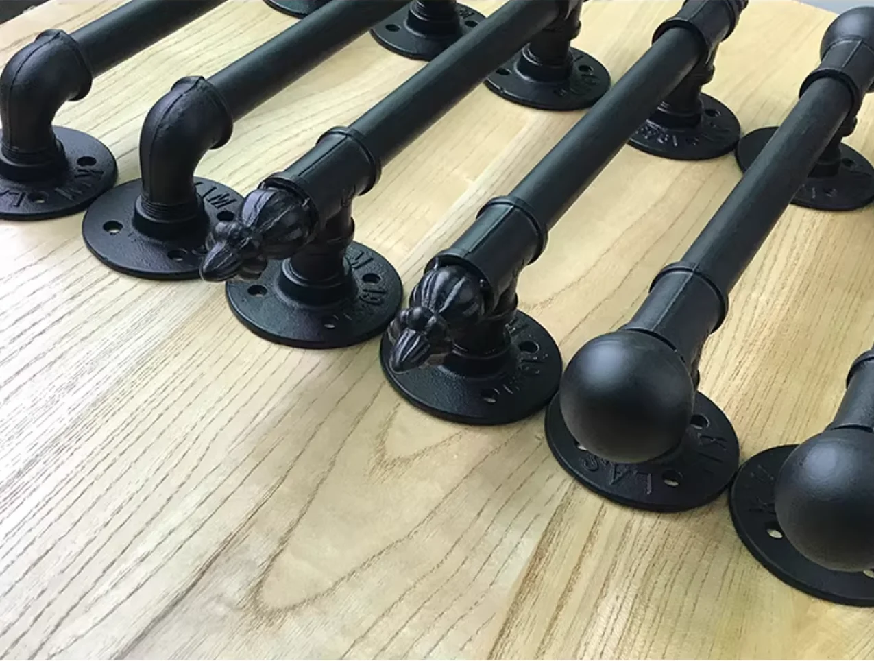 1Pc Black Iron Water Pipe Industrial Barn Door Handle Pull Vintage Grab Bar Decorative Ball Crown Finial