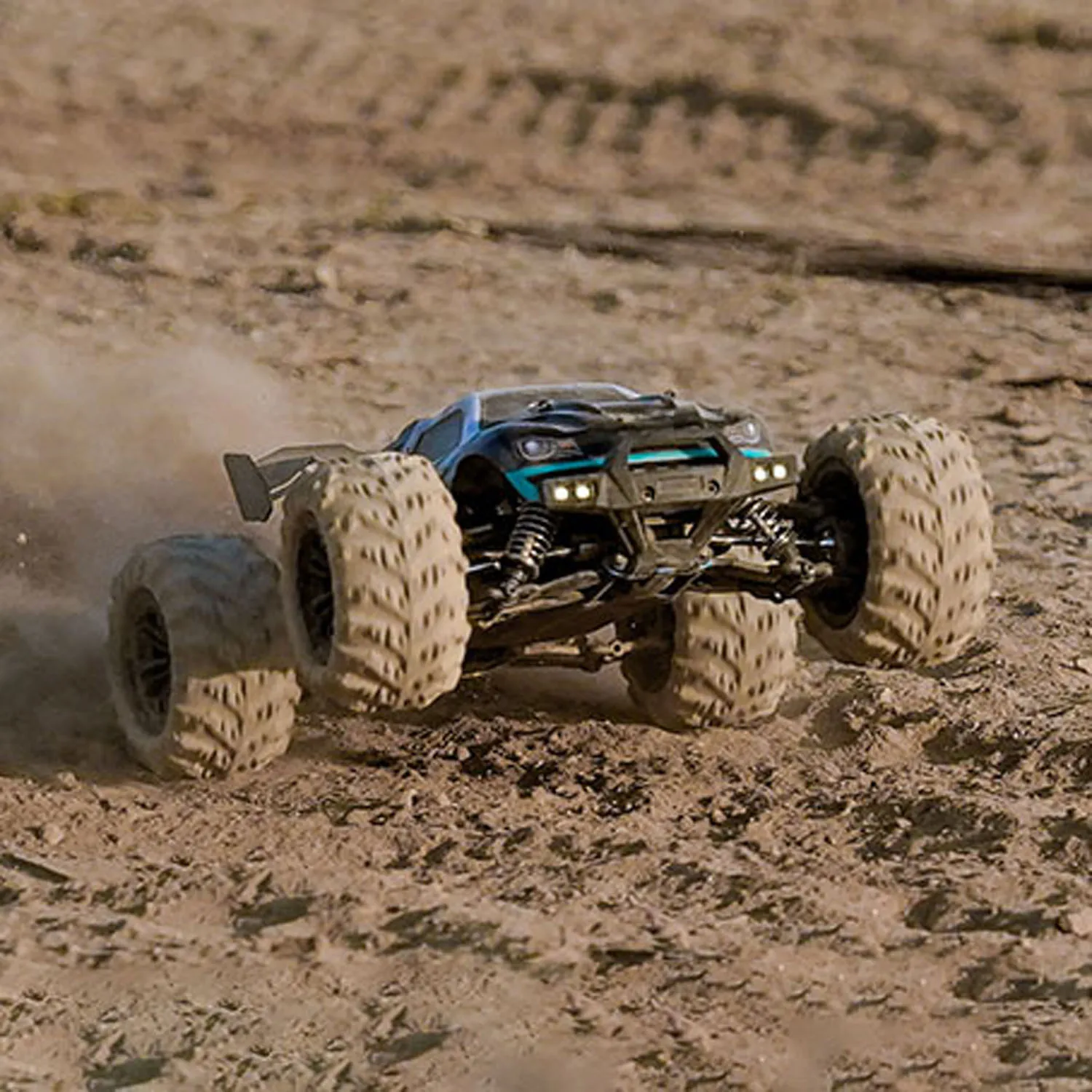 

1/16 SCY 16102Pro 4WD RC Truck PVC Shell 2847 Brushless Motor Independent Suspension Off Road Vehicle Model for Enthusiastss