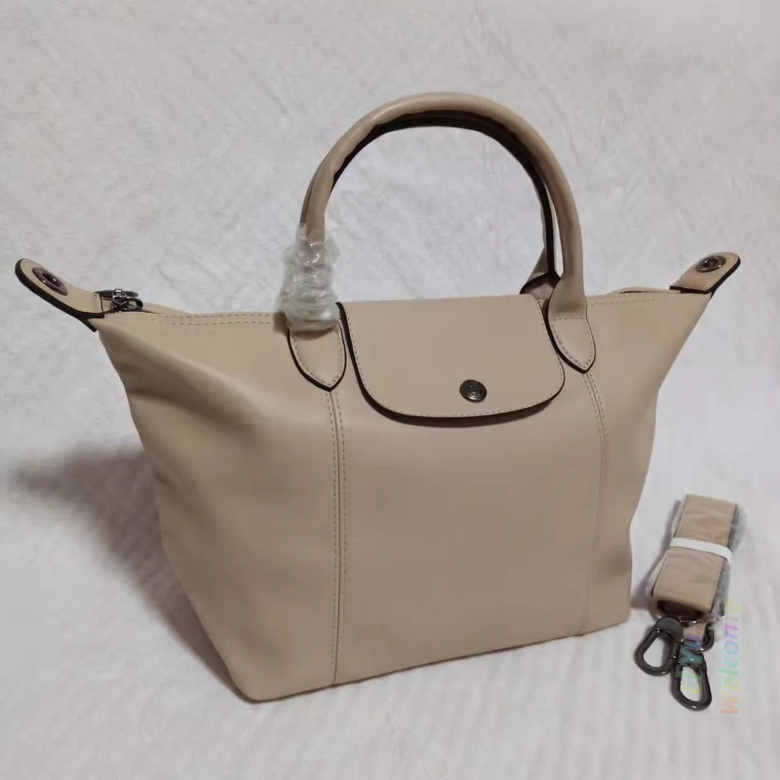 

2025 Sheepskin High Quality Wide Shoulder Dumpling Bag Handheld One Shoulder Versatile Women's Bag Tote Bag