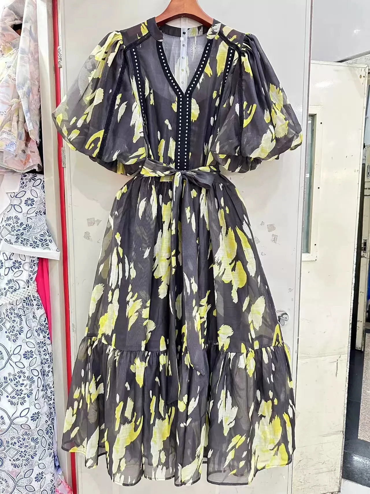 

Elegant color block print women's beaded v-neck powder puff sleeve loose stitching lace up plus size dress-GZDL150