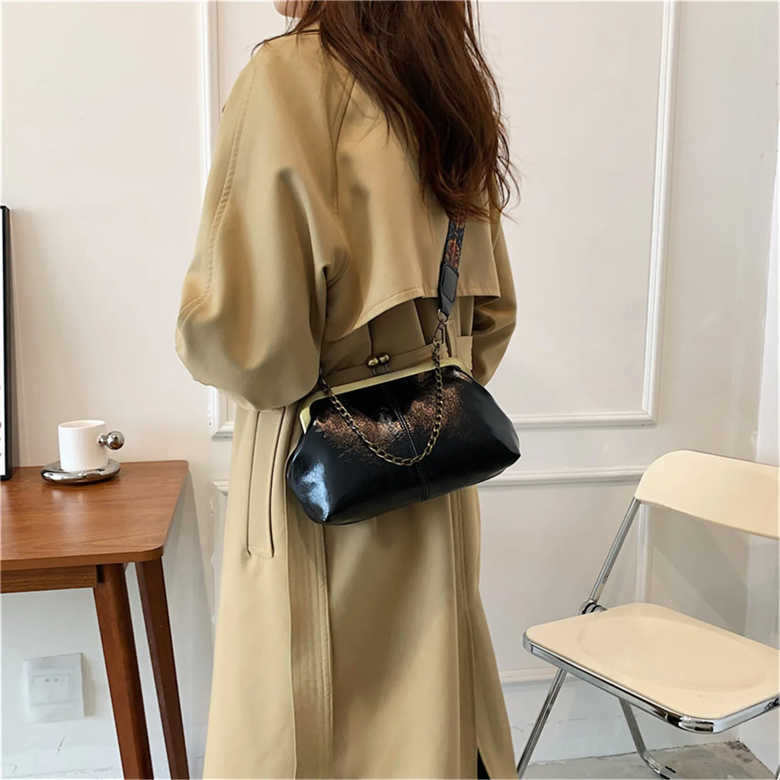 Vintage Shoulder Bags Women Small Chain Purses PU Leather Crossbody Bags Handbags Female Clip Messenger Bags