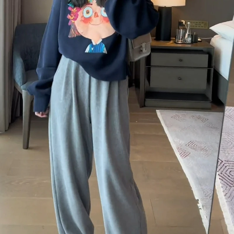 

Толстовка-пуловер с принтом + эластичные брюки прямого кроя узкого кроя со средней высокой талией + плиссированная юбка