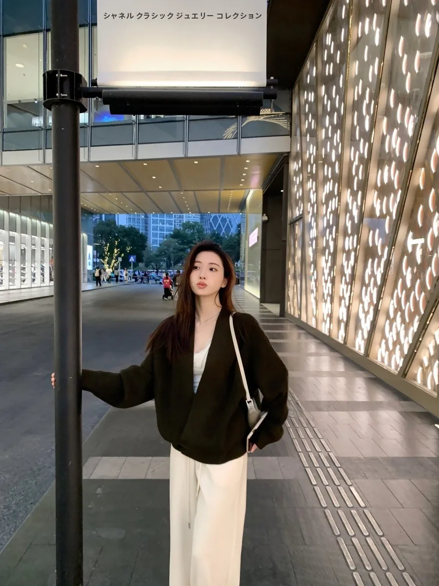 

Модный женский свитер крупной вязки с V-образным вырезом от известного бренда, новинка ранней весны, из матовой шерсти, свободный крой, для многослойных образов