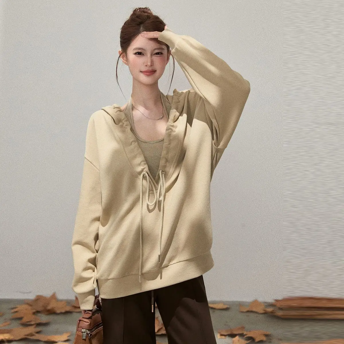 Felpa a maniche lunghe con scollo a V con cappuccio disegnato Donna Autunno Stile coreano Allentato Casual Tinta unita Top versatile