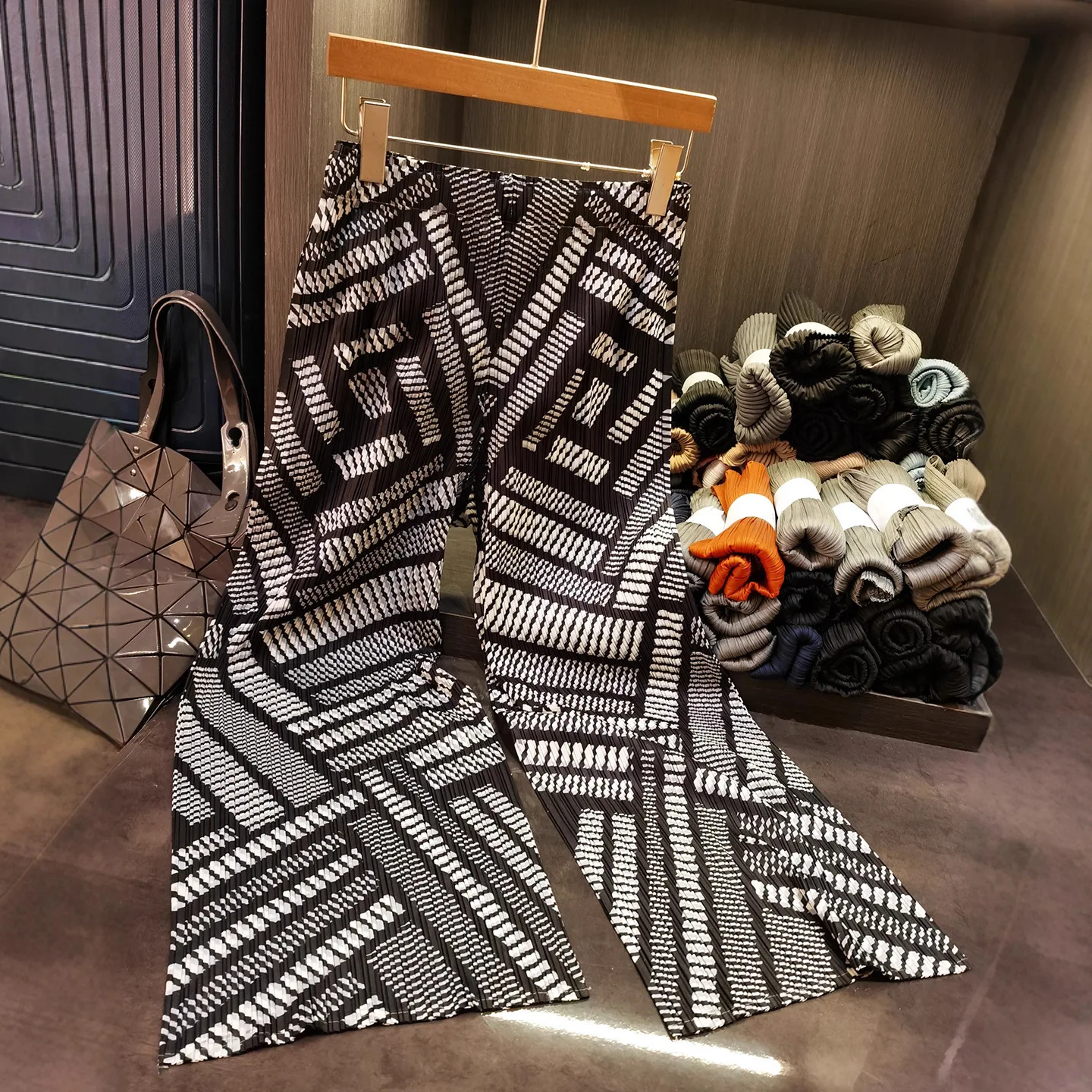 Miyake New Spring and Summer 2025 Niche Irregular Striped Printed Casual Pants Female Loose Hundred Straight Wide-leg Pants