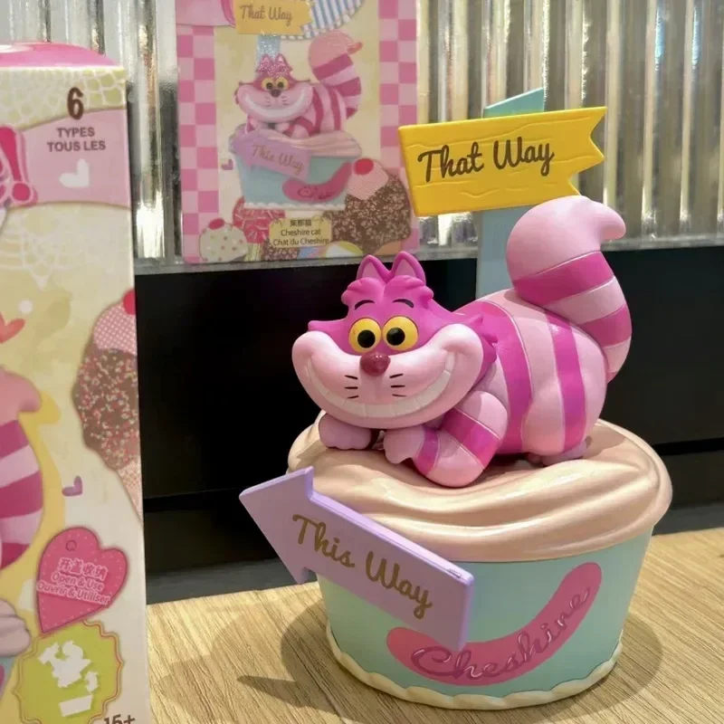 Heißer Verkauf auf Lager Miniso Disney Cupcake Serie Puppe Spielzeug Figur niedlichen Anime Dumbo Luzifer Mary Katze Ornament Desktop-Spielzeug Weihnachts geschenke