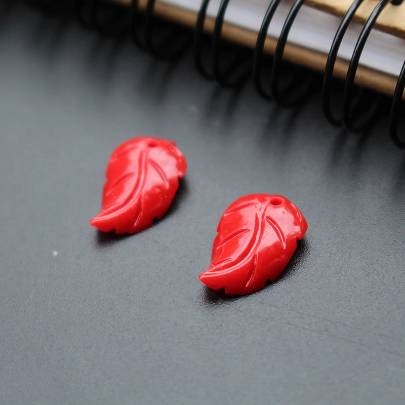 20 Stück 9mm*14,4mm grüne, rote, beige gefärbte, geschnitzte künstliche Korallenblätter, kleine Blattperlen für die Herstellung von Schmuck, Armbändern und Halsketten zum Selbermachen – Detail 6