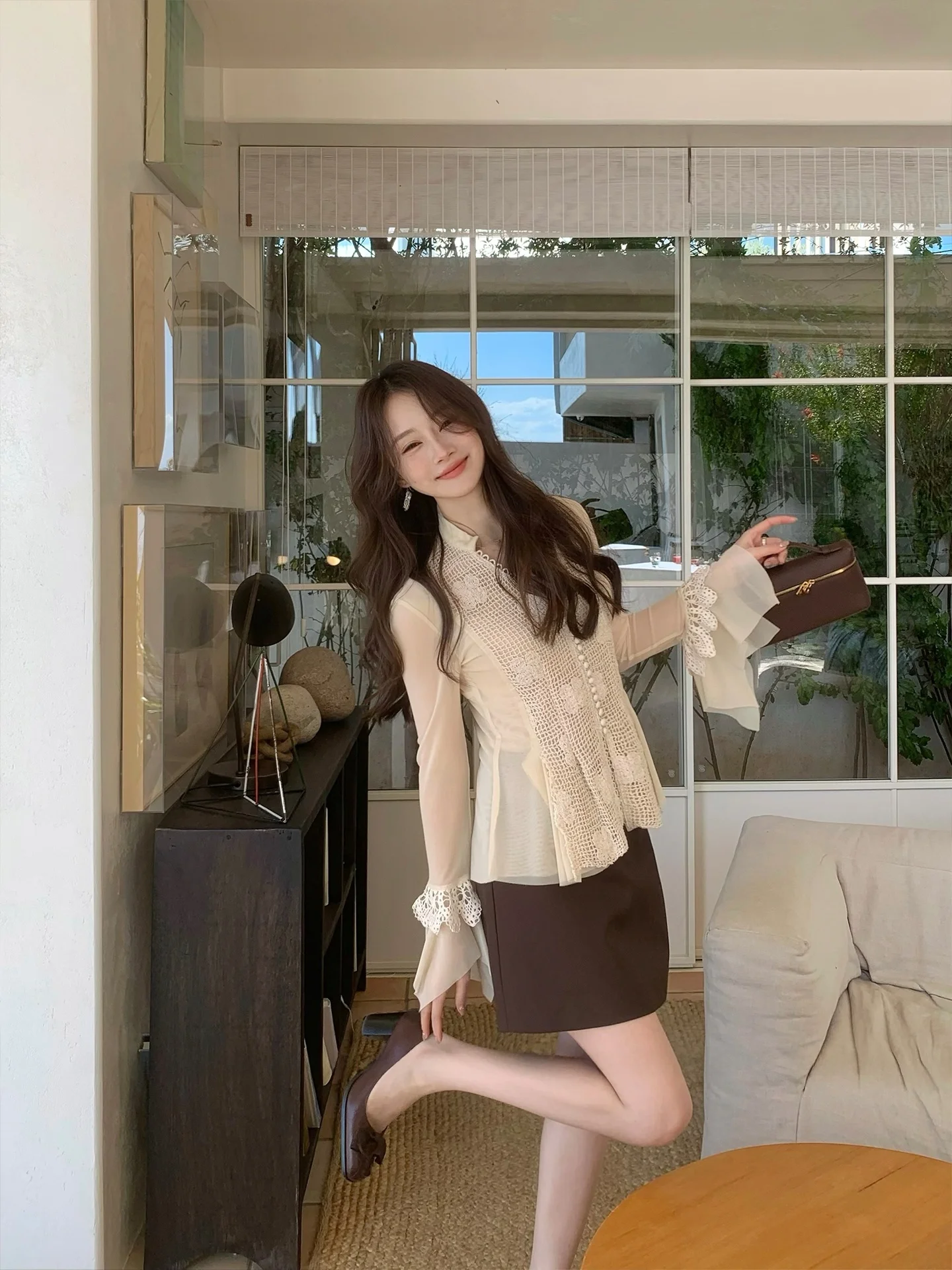 

Женская футболка Justine Garden с ажурным кружевом, эластичной сеткой, рукавами-колокол и длинными рукавами, повседневная, с асимметричным подолом