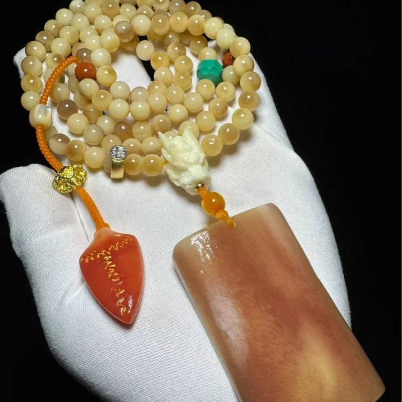 red blood pendant, jade-like bone necklace, a hand-held artifact with texture and full grain