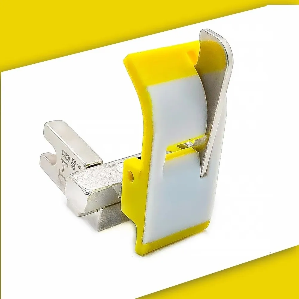 0.1-0.8 سنتيمتر عرض قابل للتعديل ماكينة خياطة قطعة قدم الضغط في ماكينة الخياطة البلاستيك مع البلاستيك قطعة قدم الضغط في ماكينة الخياطة قاعدة الصحافة القدم أكسفورد حافة دليل KT-18