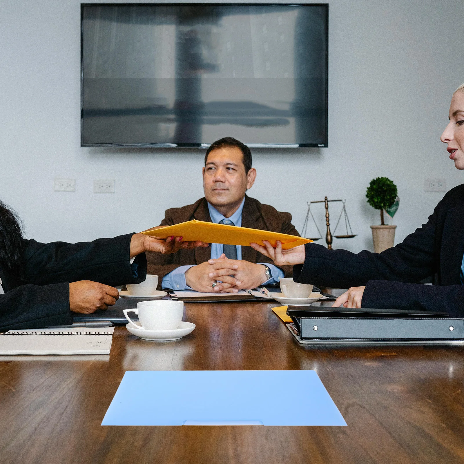 

5pcs A4 Rotating File Folder Pp Material Side Open Buckle Document Organizer For Office School Home Heavy Duty Plastic Clipboard