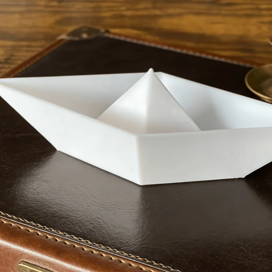 Mini origami boat model desktop display cabinet gift display in the shape of a paper boat