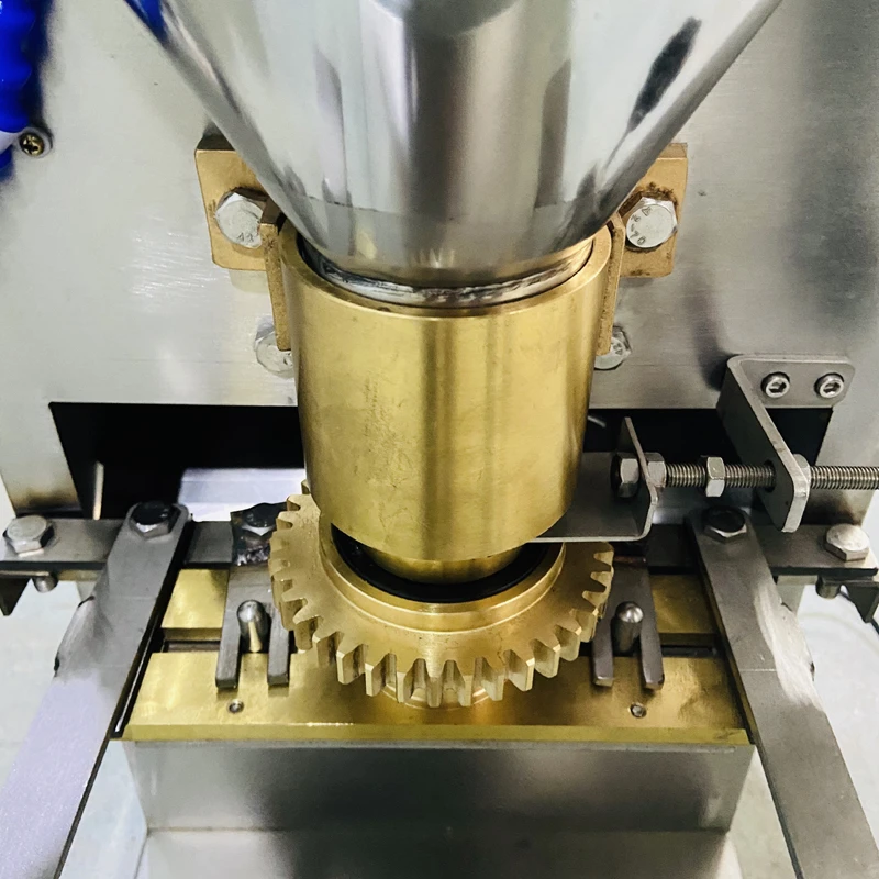 2025 Nouvelle machine commerciale entièrement automatique de fruits de mer pour la fabrication de boulettes de poisson et de boulettes de viande