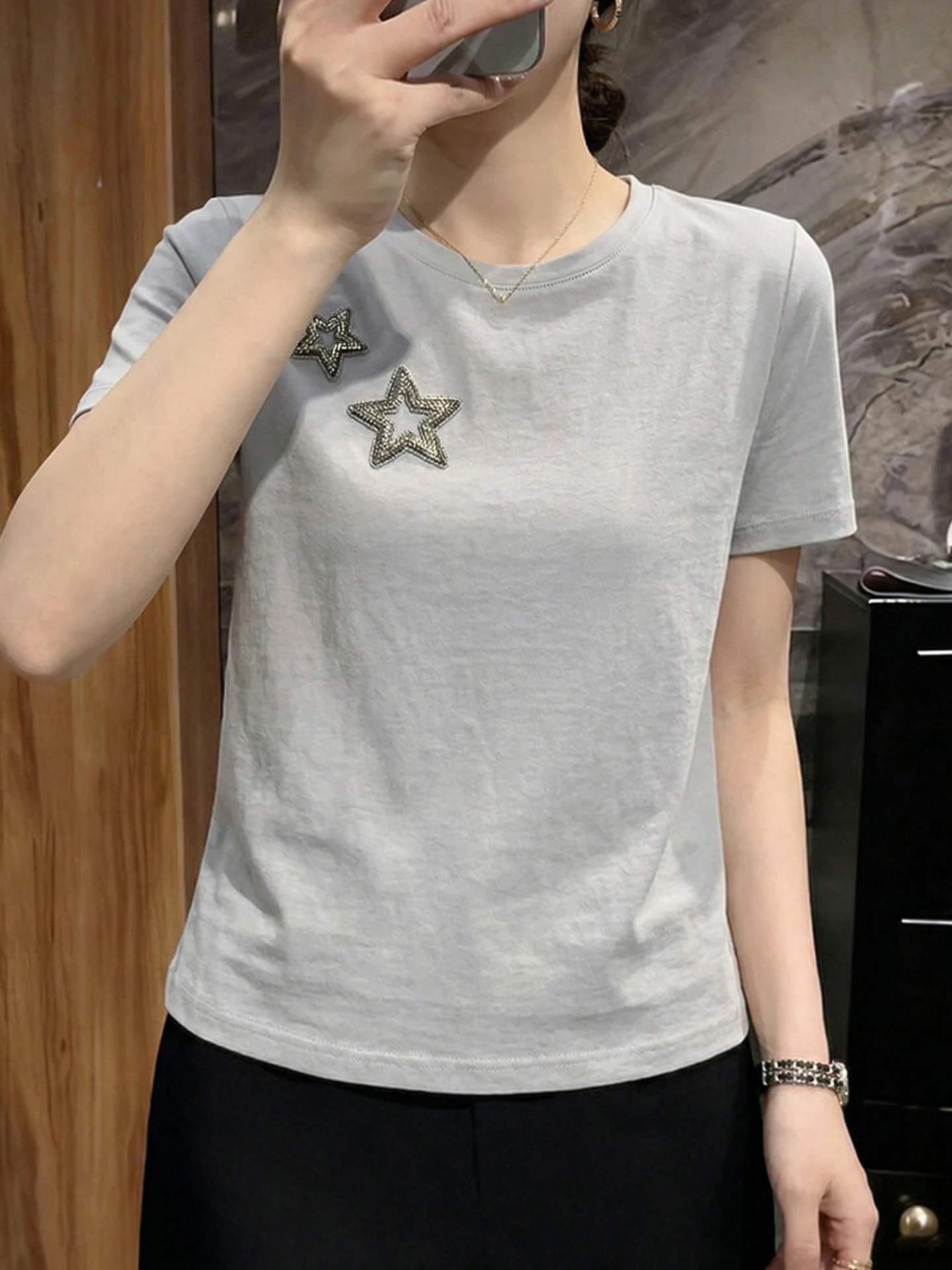 

Fashionable Star Design Short Sleeve T-Shirt Loose Comfortable round Neck Top for Women Summer Simple Style Age-Defying