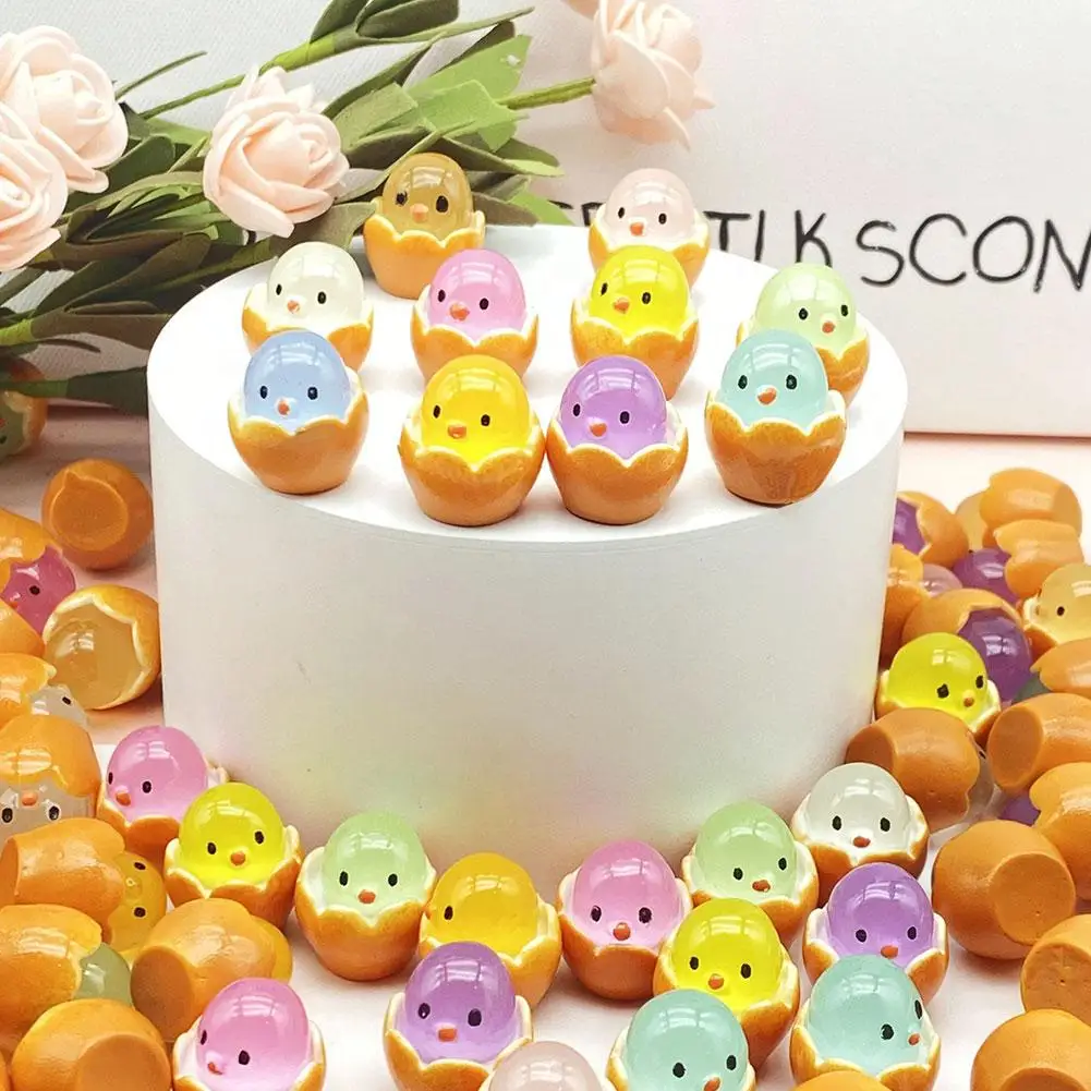 Cute Resin Miniature Hatch Chicks Figures 3D Luminous Eggshell Chicken Mobile Phone Keychain Pendants Outdoor Lawn Decoration