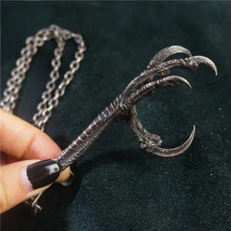 European and American Personalized Eagle Claw Pendant Necklace Exquisite and Minimalist Avant-garde Dark Gothic Style Versatile