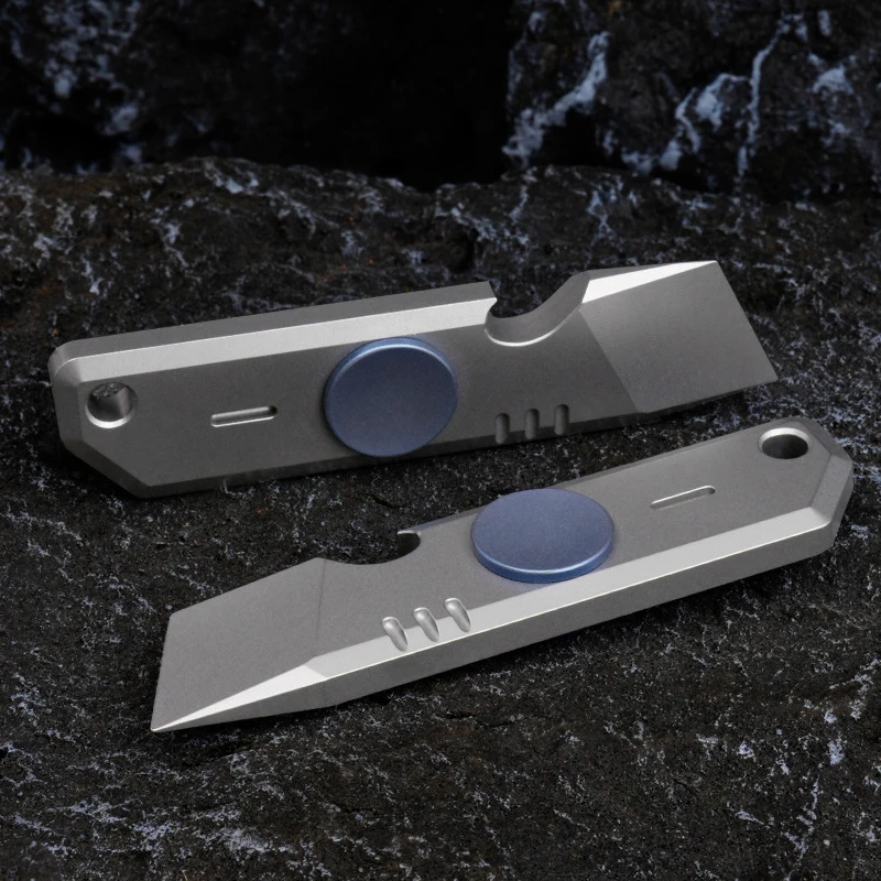 Titanium Alloy Pry Bar Multifunctional Screwdriver Finger Gyro Bottle Opener Car Window Breaking Keychain Tool