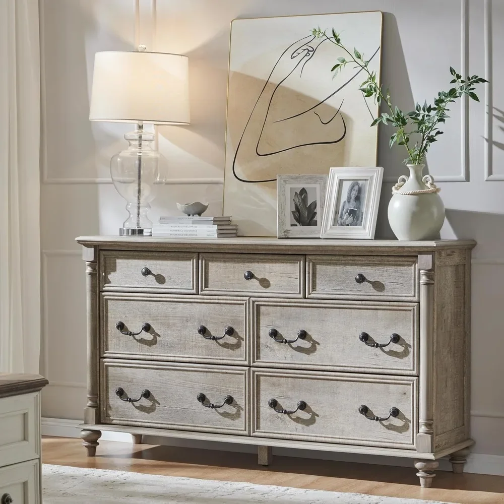 Cômoda rústica de madeira com 7 gavetas estilo country com pés sólidos e detalhes de coluna para quarto