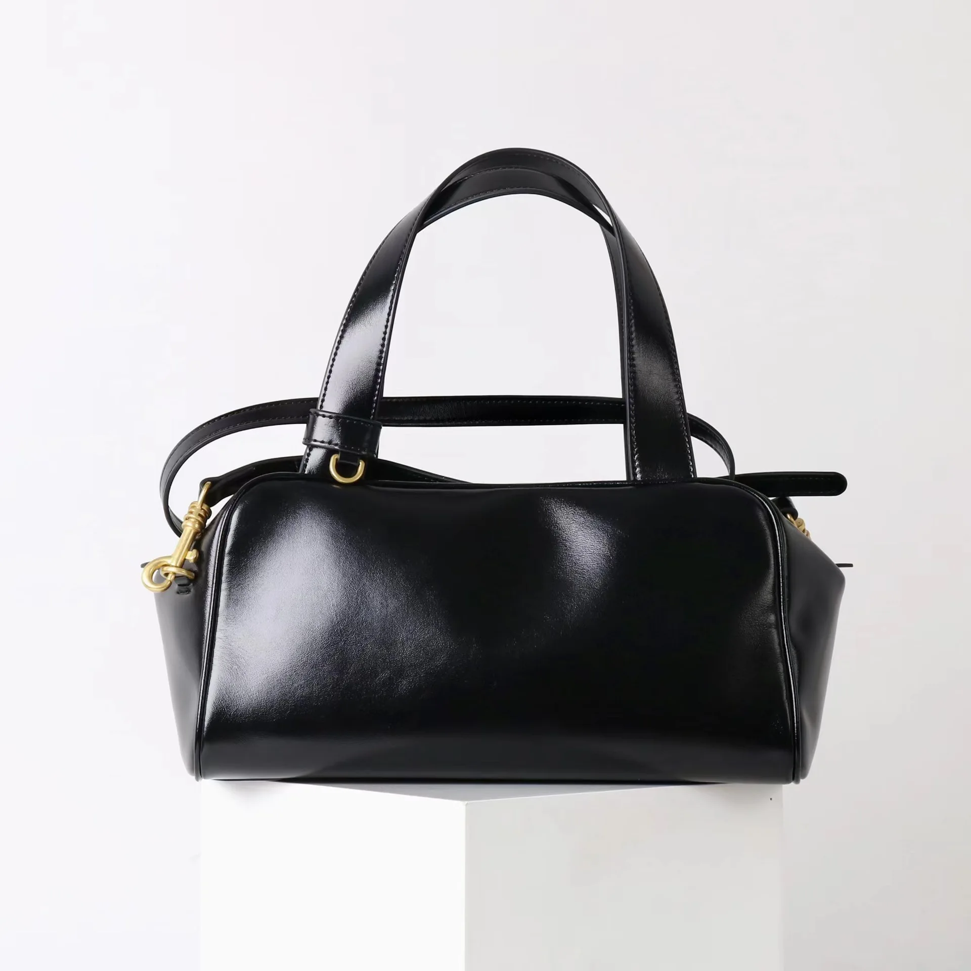 

2025 New Fashion Cowhide Handle Bowling Boston Handbag Niche Design Casual Versatile Messenger Bag Women
