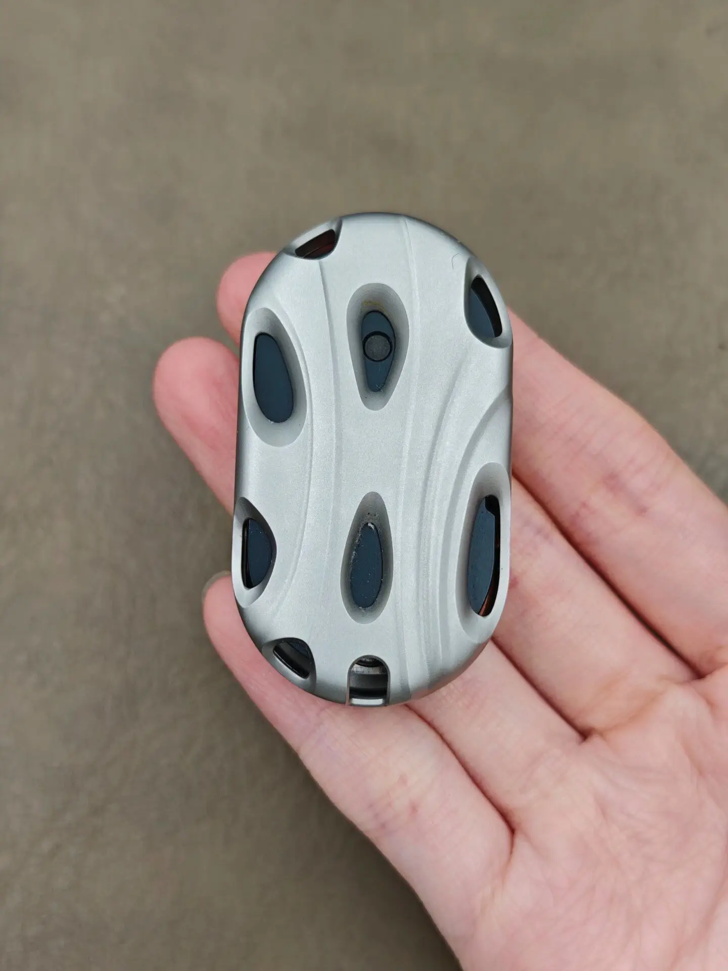 Used SEKI legg, steel + electroplating material EDC decompression toy