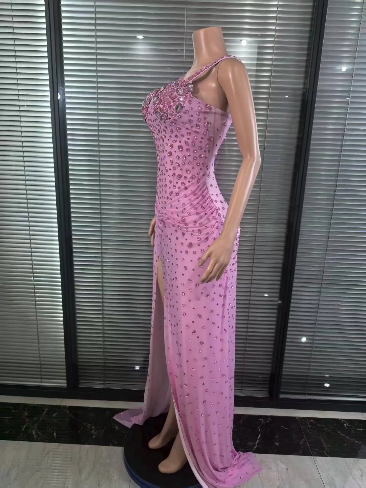 Różowa Sukienka Damska Bez Rękawów Seksowna na Ramiączkach z Błyszczącymi Kryształami, z Wysokim Rozcięciem, Obcisła, Syreni Krój, Długa Sukienka Wieczorowa na Imprezę, Uroczystość, Bal