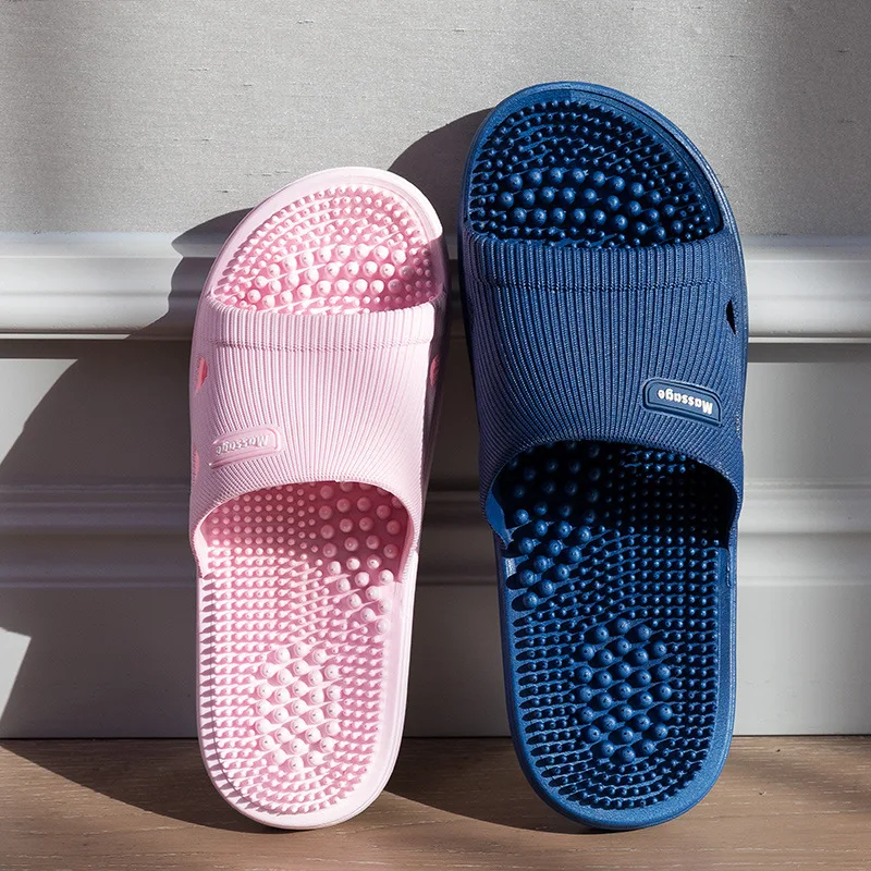 Nouvelles pantoufles de massage pour femmes, sandales d'été pour la salle de bain, chaussures d'intérieur antidérapantes à semelle souple, couleur unie, chaussures décontractées, sandales.