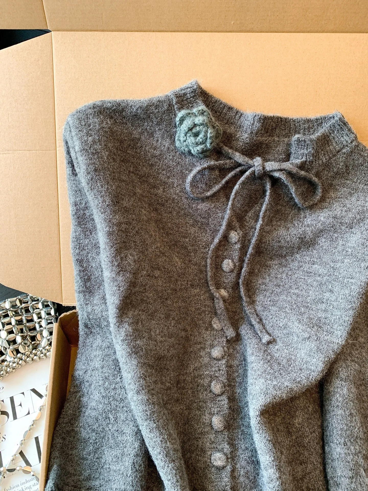 

Вязаный открытый кардиган с милым 3D цветочным узлом, женский осенне-зимний мягкий уютный свитер Jaet, корейский длинный свеч...