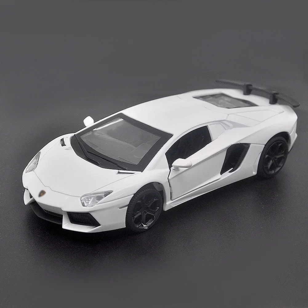 

1: 32 Lamborghini LP740 alloy car model, die cast metal toy car simulation series, sound and light children's birthday gift