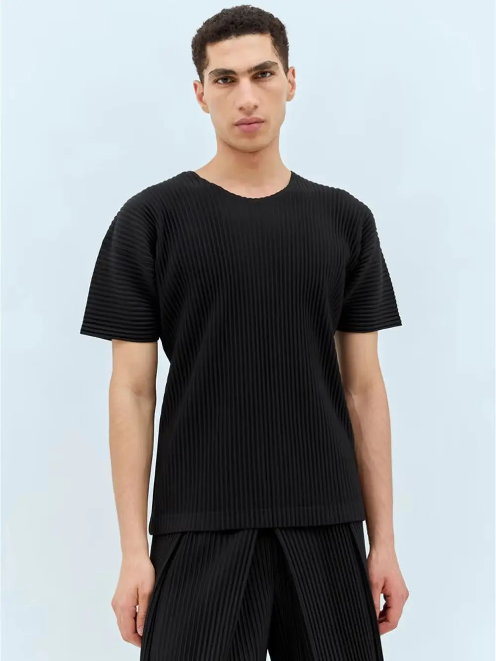Men's Miyake Pleated T Shirt Japanese Style Short Sleeve Tee Round Neck Casual Loose Fit Breathable Stretch Summer Fashion Top