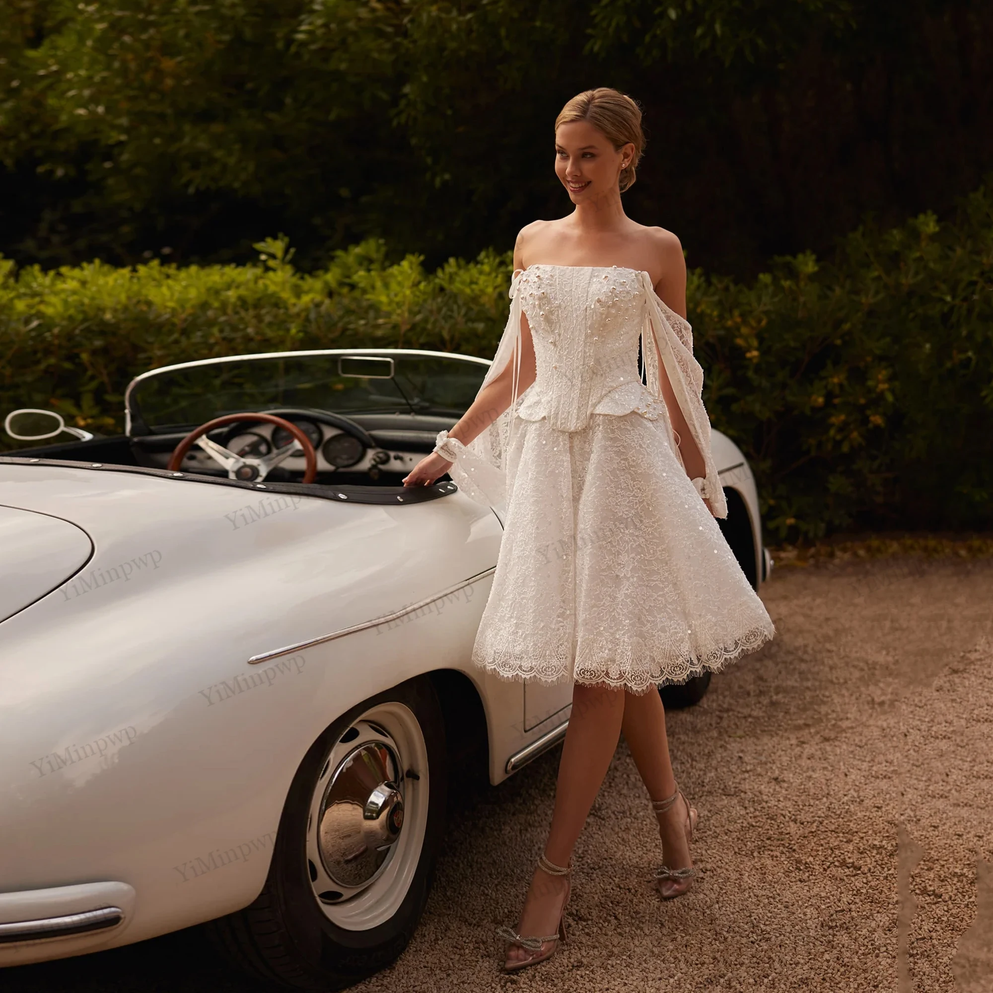 

Applique Backless Wedding Dresses Lace Up Back Customized Pearls Lace Civil Bride Gowns Sleeveless Mini Sheath After Party