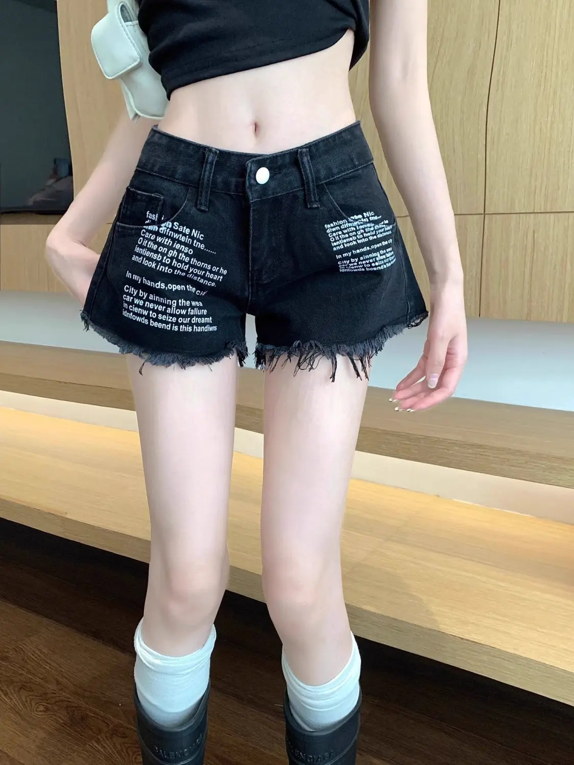 

Короткие джинсовые брюки, женские черные микро-мини-буквенные свободные мешковатые джинсовые шорты для женщин, эстетичная модная одежда в стиле Харадзюку, 2025 струящиеся
