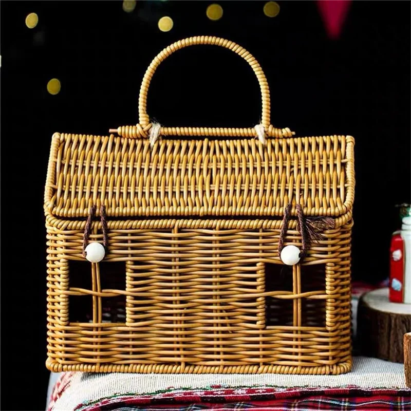 سلة ABDJ-Rattan على شكل منزل مع غطاء مع مقبض قابل للطي للنزهات وعيد الفصح والتنظيم والتخزين