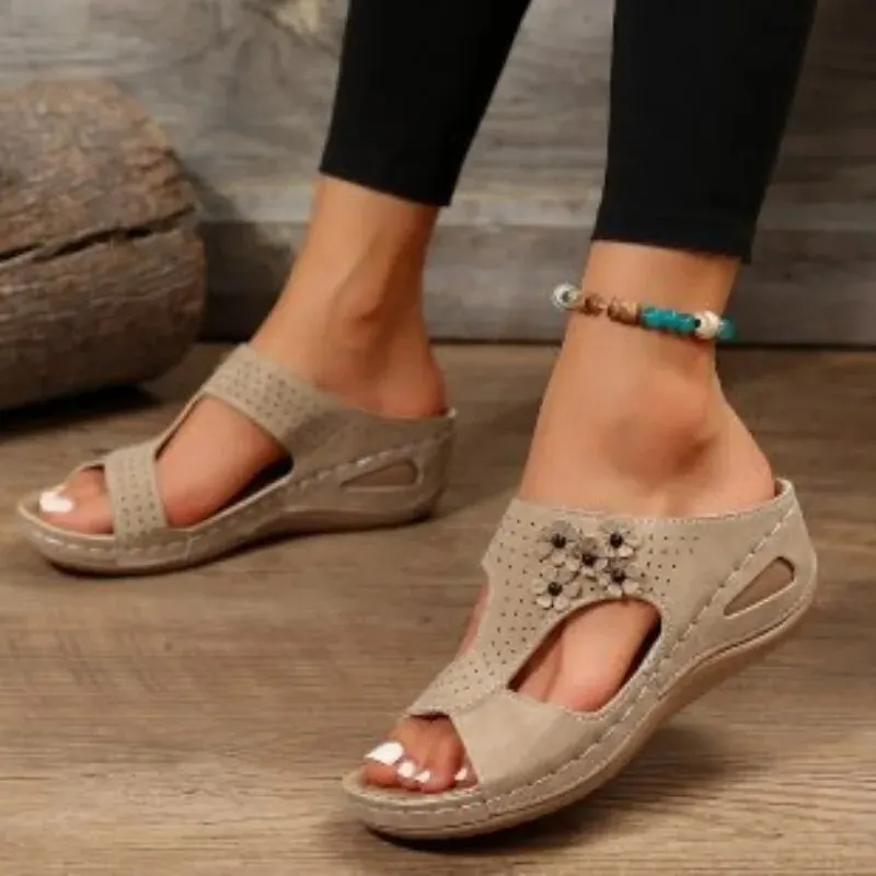 New 2023 Summer Women Wedge Slippers Plus Size Retro Flower Roman Sandals Woman Lightweight Non Slip Beach Slides Female