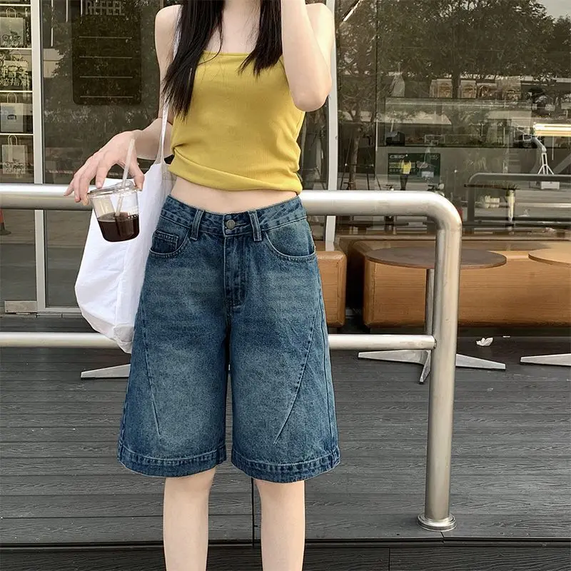 

Retro blue slimming jeans with hip coverage, new women's fashion2025Loose-fitting wide-leg shorts are trendy this summer