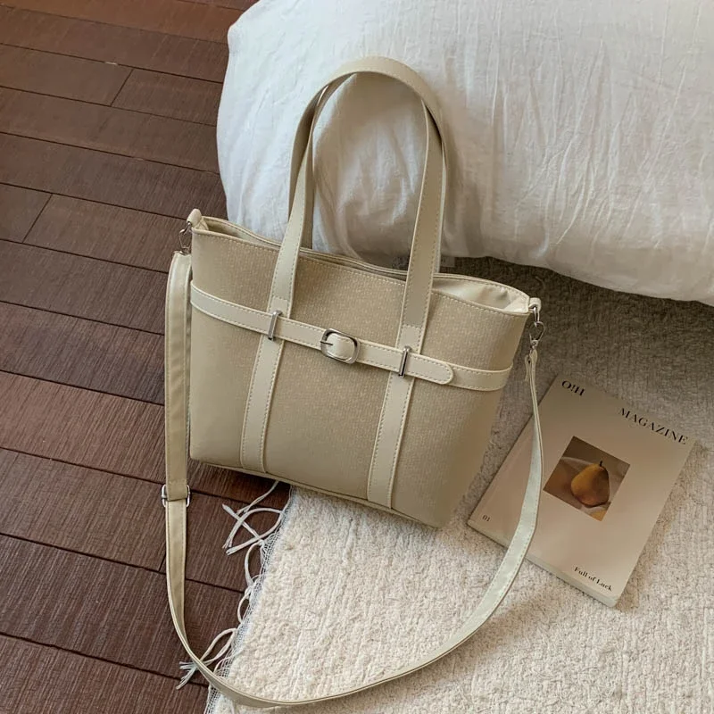 

Minimalist Simple Casual Crossbody Bag With Letter Logo Solid Color For Commuter Women Trendy Fashion Design