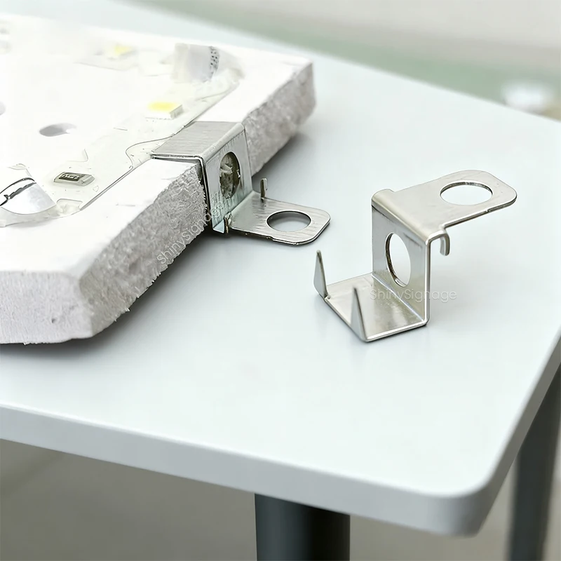 3Dチャンネル文字吊り下げ耳ブラケットステンレス鋼広告看板取り付け金具設置固定用スペアパーツ