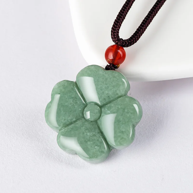 Grüne Myanmar Jadeit Kleeblatt Anhänger Halskette Modeaccessoires Stein burmesische Jade Vintage natürlicher Edelstein Charm Designer