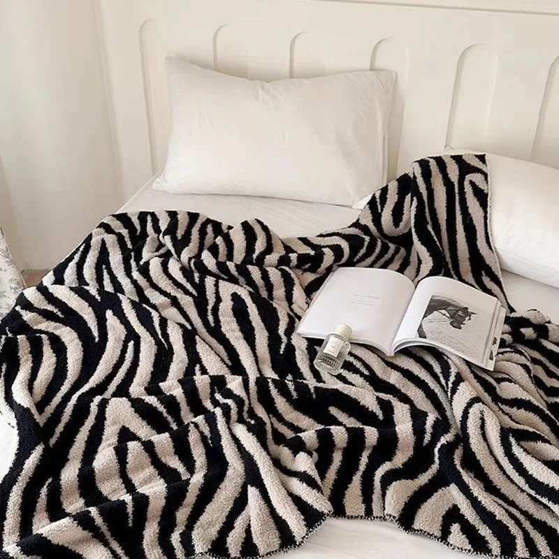 American Zebra Print Knitted Blanket 130X170Cm Comfort Office Sofa Nap Knee Blanket Soft Decorative Bed Towel for Four Seasons