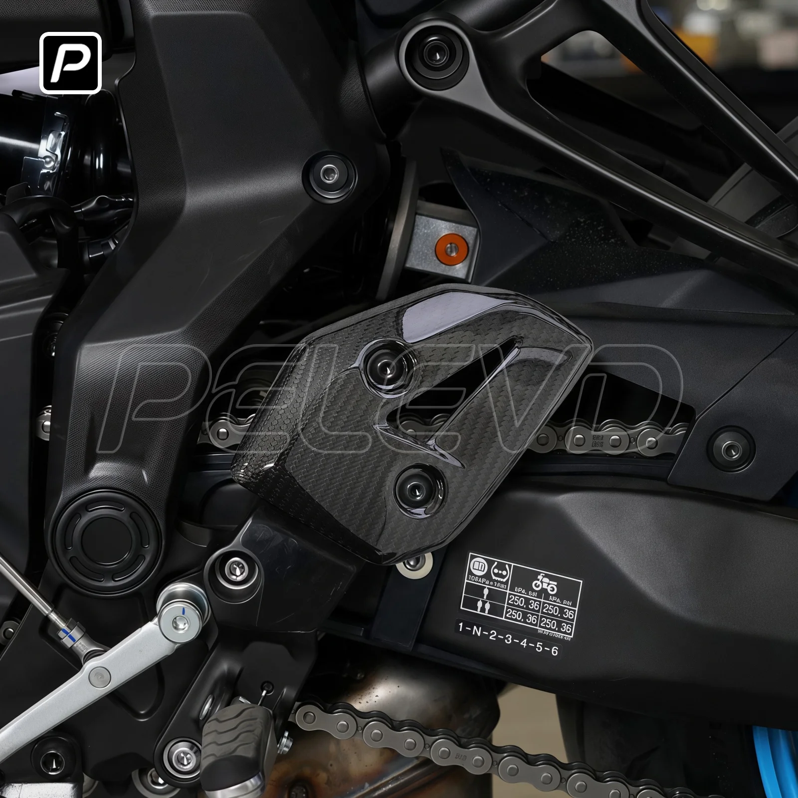 PELEVD 100% CARBON FIBER Glossy Finish Foot pedal  Heel Guards Footrest Wing Plate For YAMAHA  MT07 MT 07 2025-2026