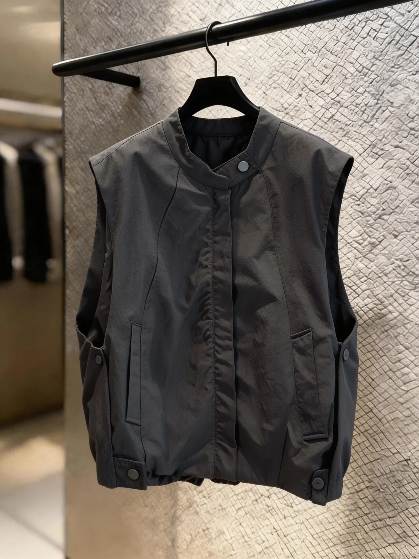 Spring Summer Casual Retro Stand Collar Vest Women's Small Size Sleeveless Versatile Top Outerwear Single Button Closure
