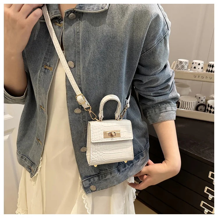 Trendige Geprägte Mini-Damen-Umhängetasche mit Goldverschluss Schultertaschen Abnehmbarer Riemen Henkeltasche Niedliche Crossbody-Handtasche – Detail 20