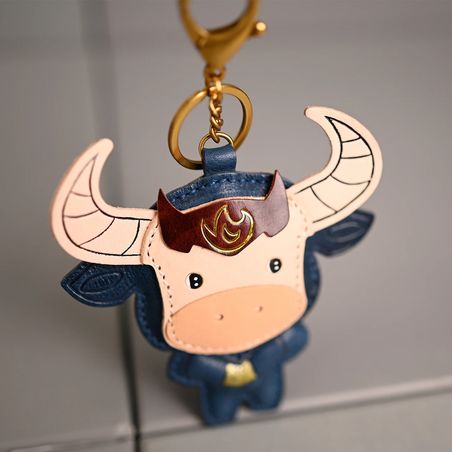 

Кожаный брелок-подвеска в виде головы быка, украшение для сумки, коллекционная игрушка, аксессуар