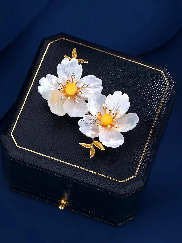 باندي زهرة اللؤلؤ الصدار الإناث موازية زهرة بروش الراقية مزاجه اللباس الملحقات دبوس الراقية هدية ضوء الفاخرة