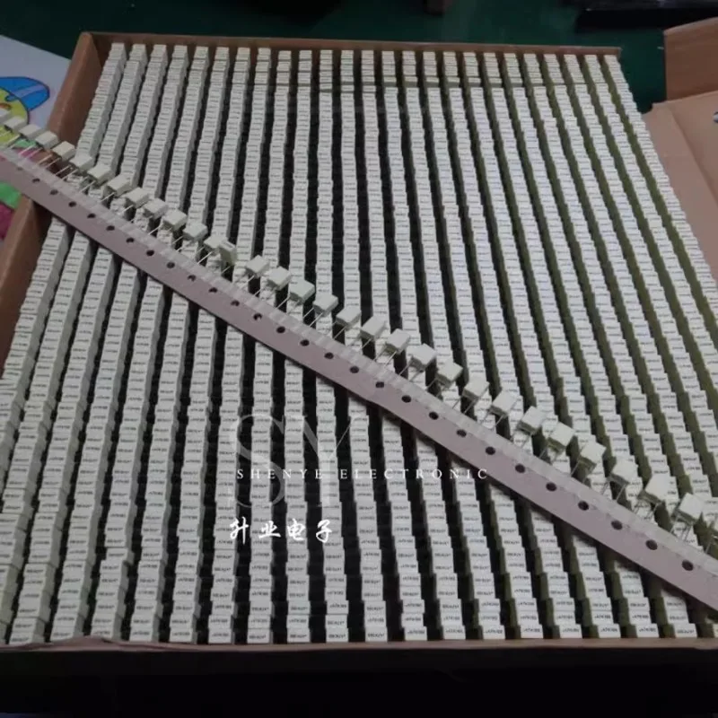 10 قطعة/20 قطعة AV R82 0.47 فائق التوهج/100 فولت 470nf u47 474 جديد النحاس دبوس مضفر فيلم السعة 5 مللي متر R82EC3470DQ70K