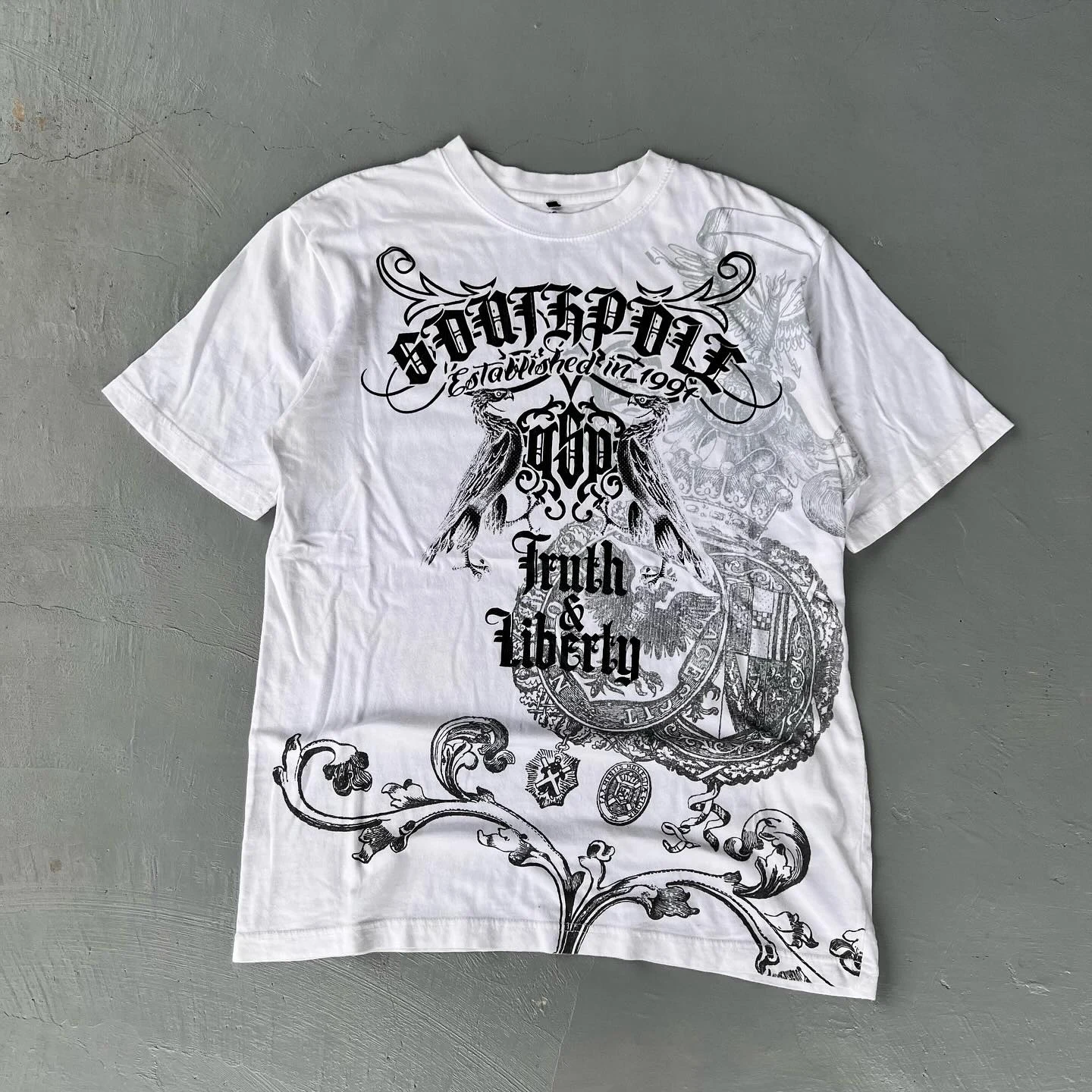 

Vintage Southpole White T - Shirt with Gothic Eagle & "Truth & Liberty" Graphic, Retro Men's Top